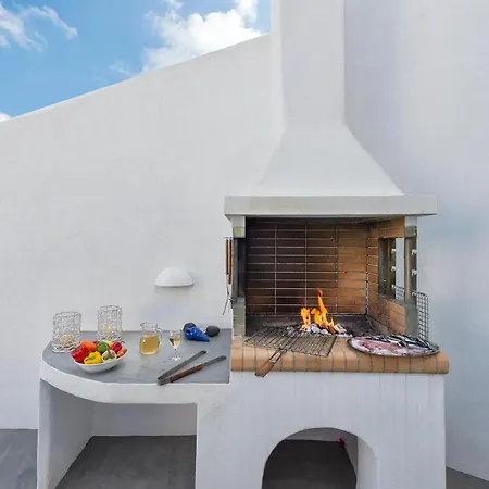 3-bed Sleeps 8 With Pool And Aircon Willa *