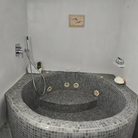 3-bed Sleeps 8 With Pool And Aircon Willa Pýrgos
