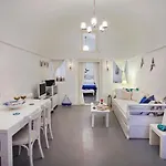 וילה 3-bed Sleeps 8 With Pool And Aircon Pýrgos