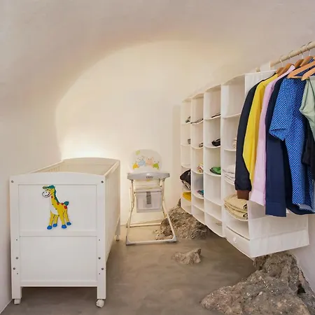 3-bed Sleeps 8 With Pool And Aircon Pyrgos Kallistis