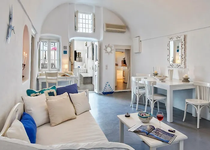 3-bed Sleeps 8 With Pool And Aircon Willa Pýrgos