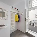 3-bed Sleeps 8 With Pool And Aircon Vila *