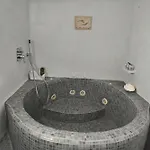 3-bed Sleeps 8 With Pool And Aircon Vila Pýrgos