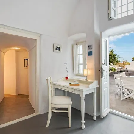 3-bed Sleeps 8 With Pool And Aircon * Pýrgos