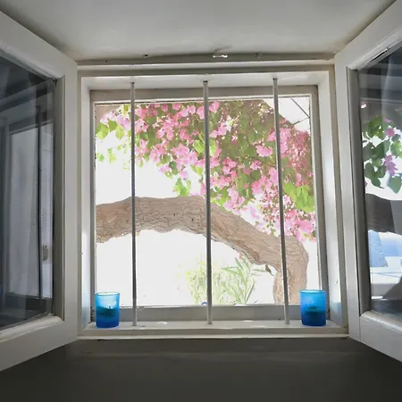 3-bed Sleeps 8 With Pool And Aircon