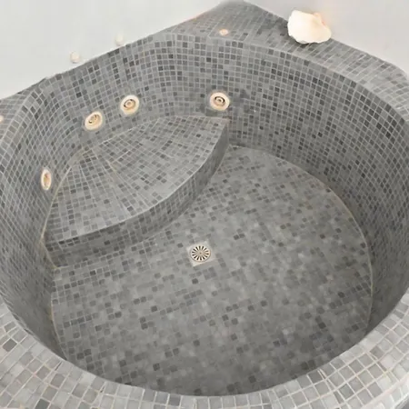 ヴィラ 3-bed Sleeps 8 With Pool And Aircon Pýrgos