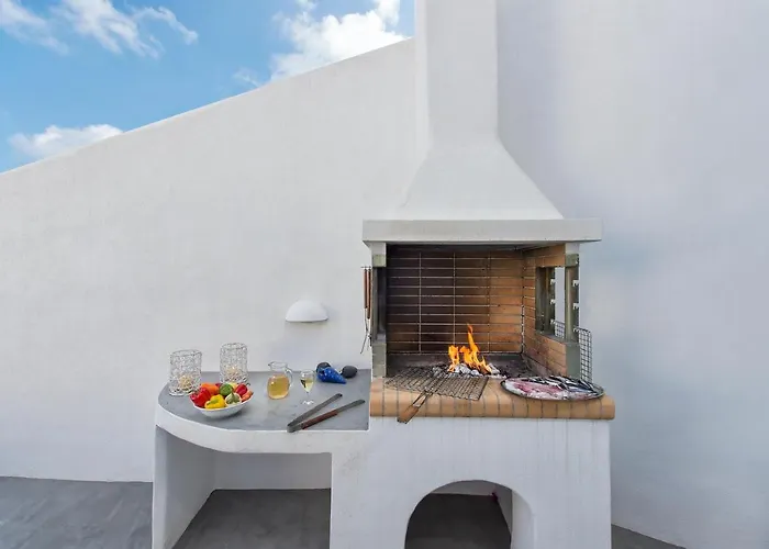 3-bed Sleeps 8 With Pool And Aircon Βίλα *