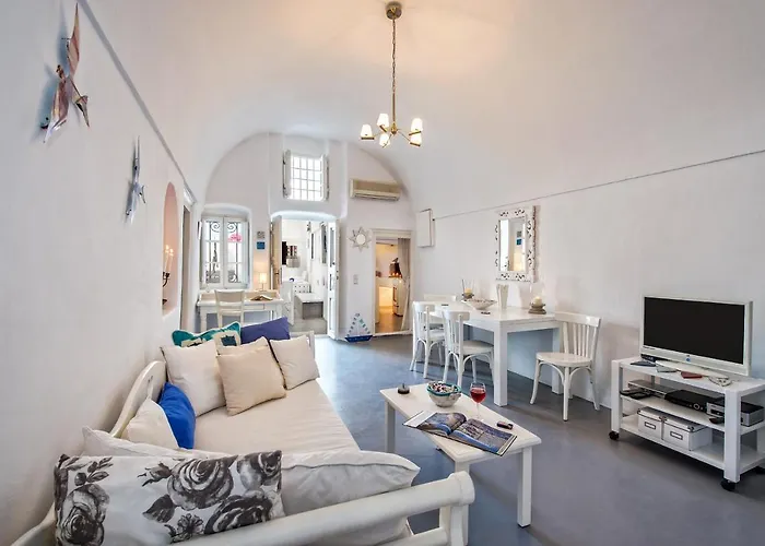 3-bed Sleeps 8 With Pool And Aircon *