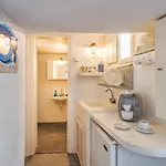 Villa 3-bed Sleeps 8 With Pool And Aircon