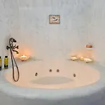 3-bed Sleeps 8 With Pool And Aircon Pýrgos